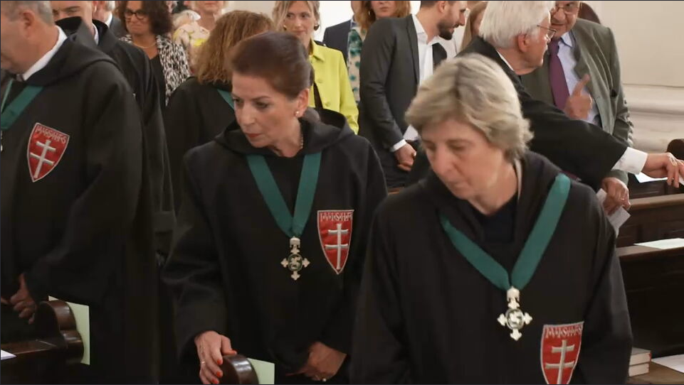 Interview mit Constanze Müller (2. v.r.), in diesem Jahr zur Rittersdame in Passau geschlagen.