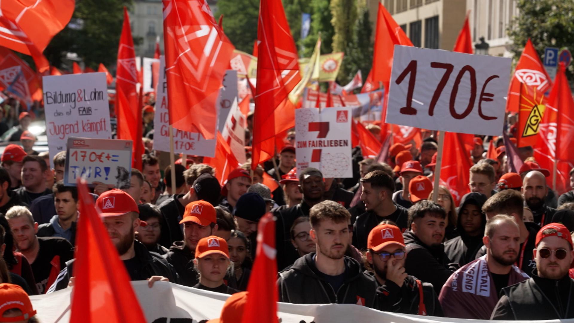 Die Tarifparteien der bayerischen Metall- und Elektroindustrie sind heute in München in eine neue Verhandlungsrunde gestartet. 