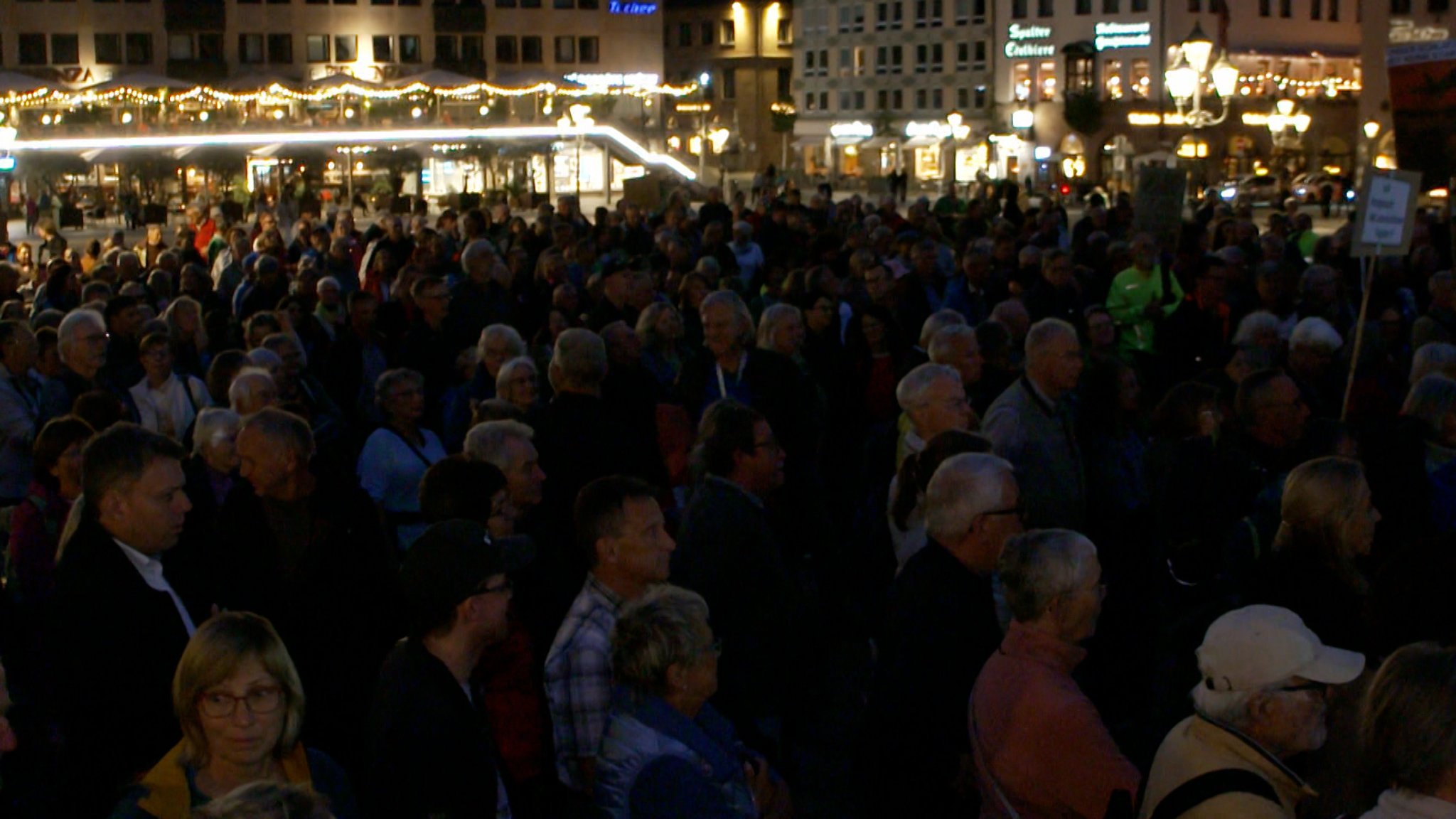 Seit 2023 ist die Zahl der touristischen Nachtflüge am Nürnberger Flughafen um fast ein Drittel gestiegen. | Bild: Bayerischer Rundfunk 2026 Seit 2023 ist die Zahl der touristischen Nachtflüge am Nürnberger Flughafen um fast ein Drittel gestiegen.