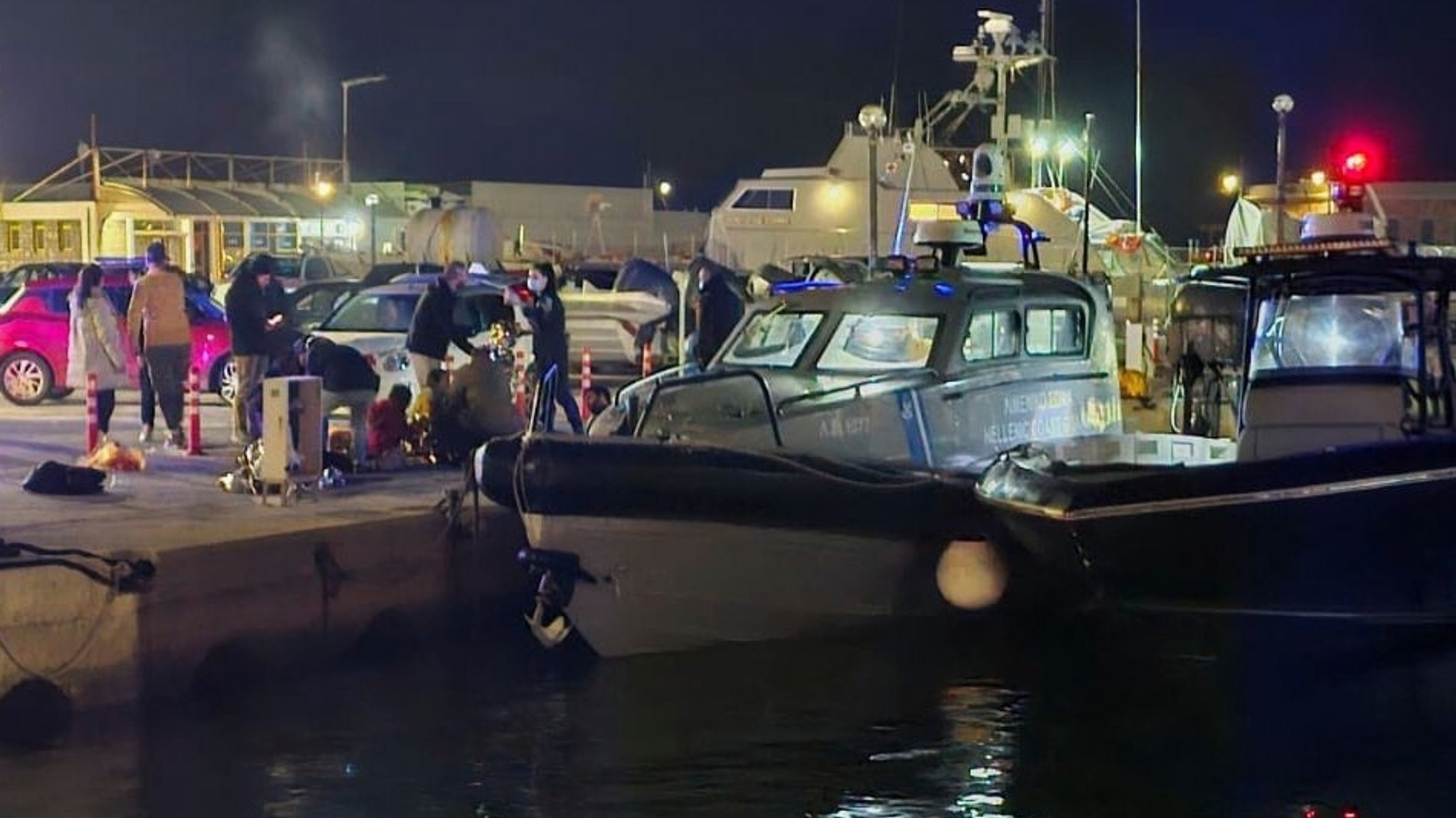 Chios: Beamte der Küstenwache führen Rettungsmaßnahmen durch