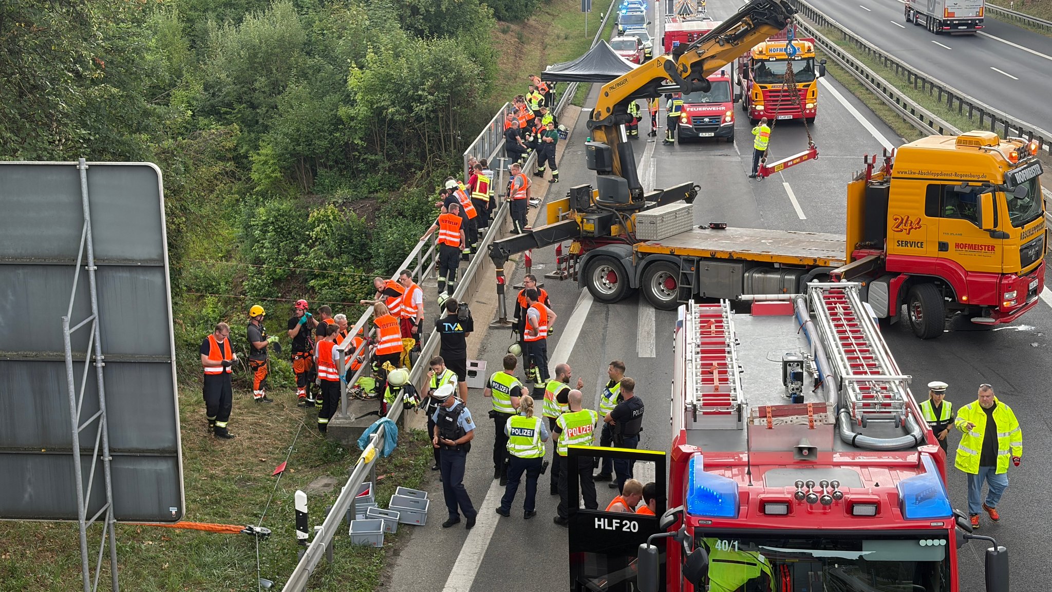 Nach Unfall mit drei Toten auf A3 bei Nittendorf: Zug evakuiert