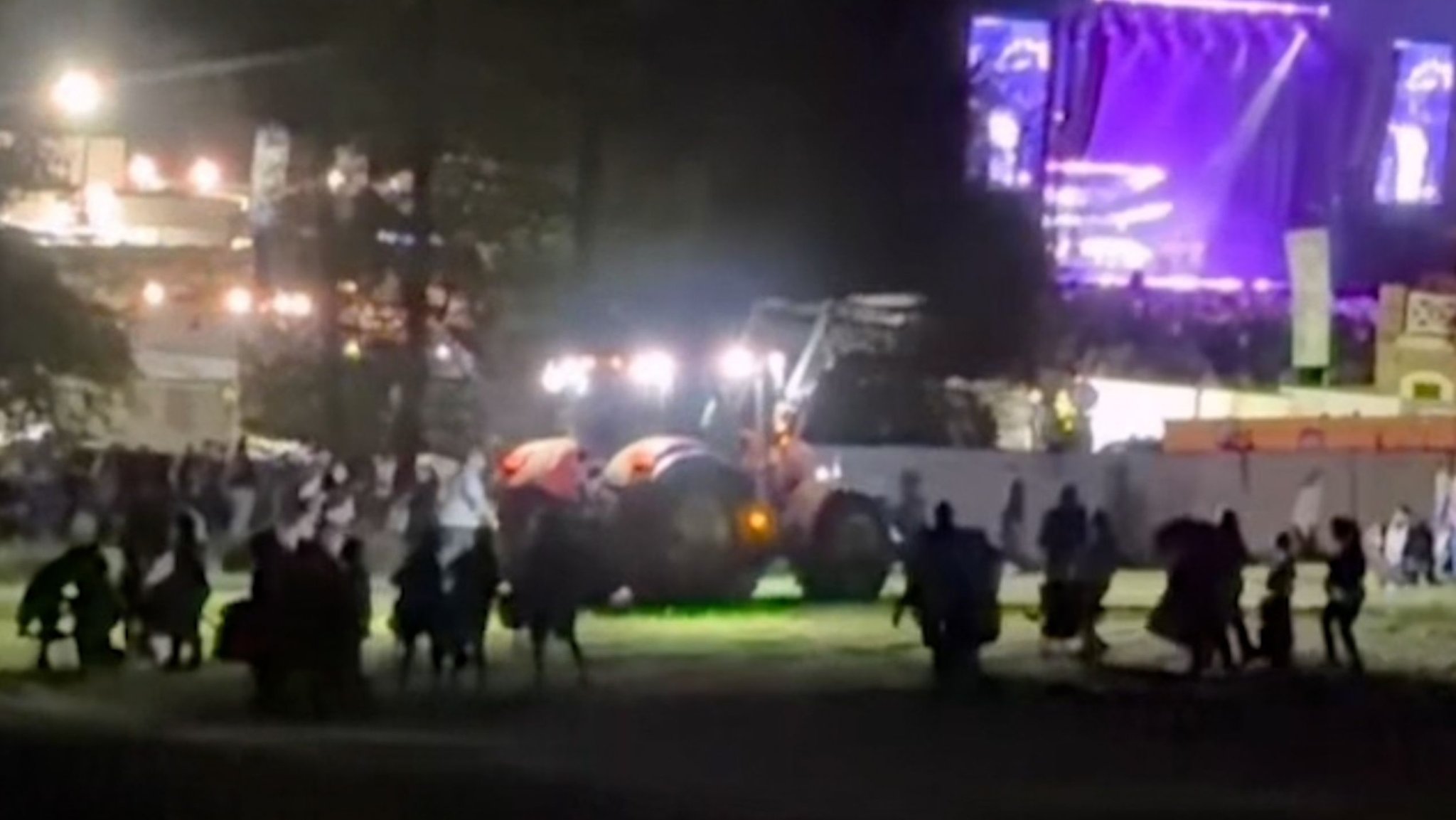 Ein Landwirt mit einem Traktor in der Nähe des Kissinger Open Air Festivals. | Bild: NEWS5 / Ferdinand Merzbach Ein Landwirt mit einem Traktor in der Nähe des Kissinger Open Air Festivals.