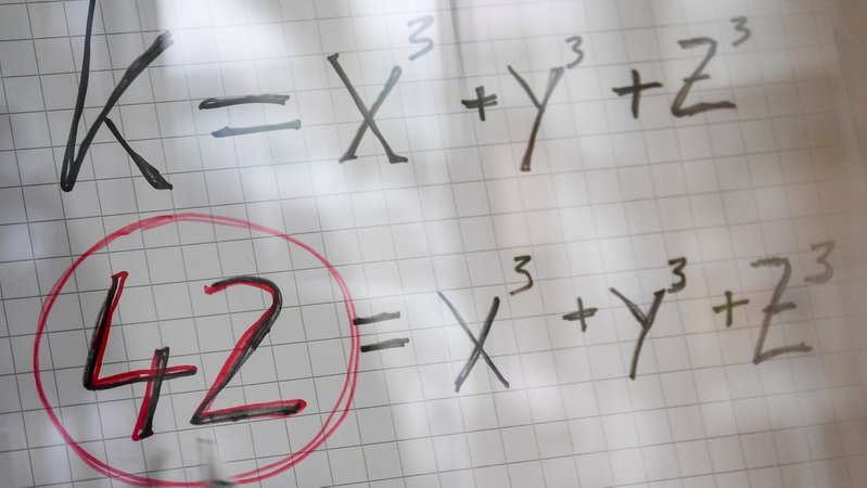 Gleichung auf Papier: 42=x³+y³+z³