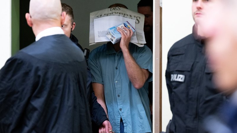 Prozess gegen "Reichsbürger"-Gruppe Reuß | Bild: dpa-Bildfunk/Sven Hoppe Prozess gegen "Reichsbürger"-Gruppe Reuß