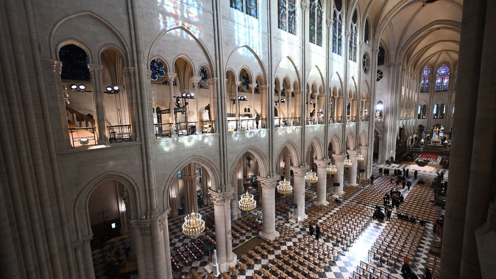 Fünfeinhalb Jahre Nach Brand Notre Dame Ist Wiedereröffnet Br24