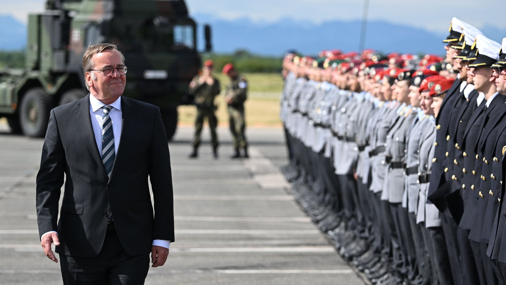 40.000 Besucher beim "Tag der Bundeswehr" in Neubiberg