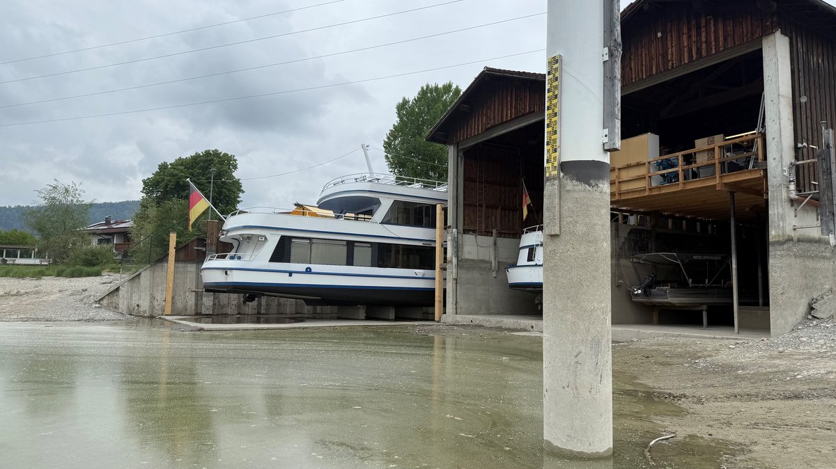 Zu wenig Wasser im Forggensee: Schiffe noch auf dem Trockenen 