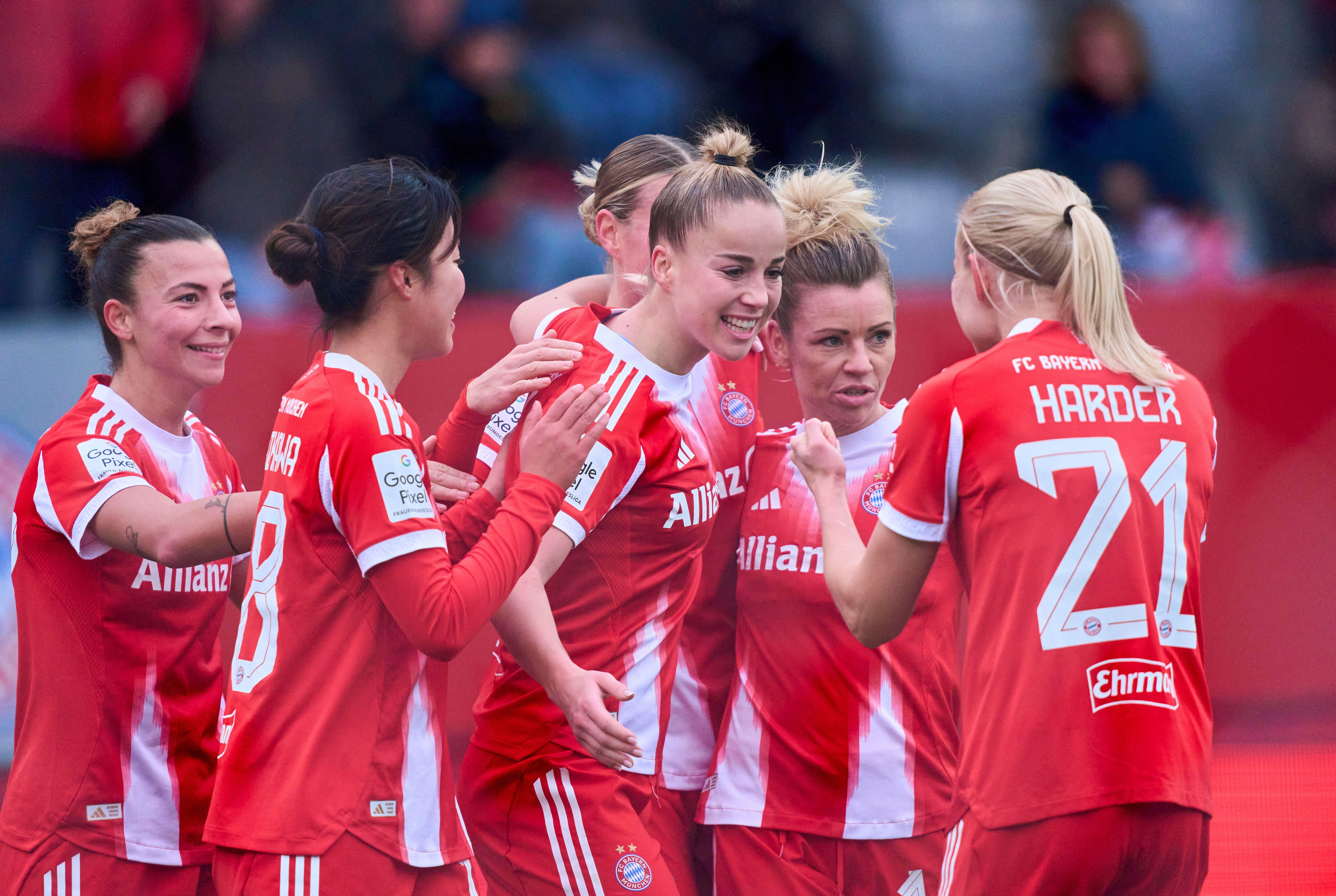 Torschützin gegen Hamburg: Giulia Gwinn inmitten ihrer Mitspielerinnen