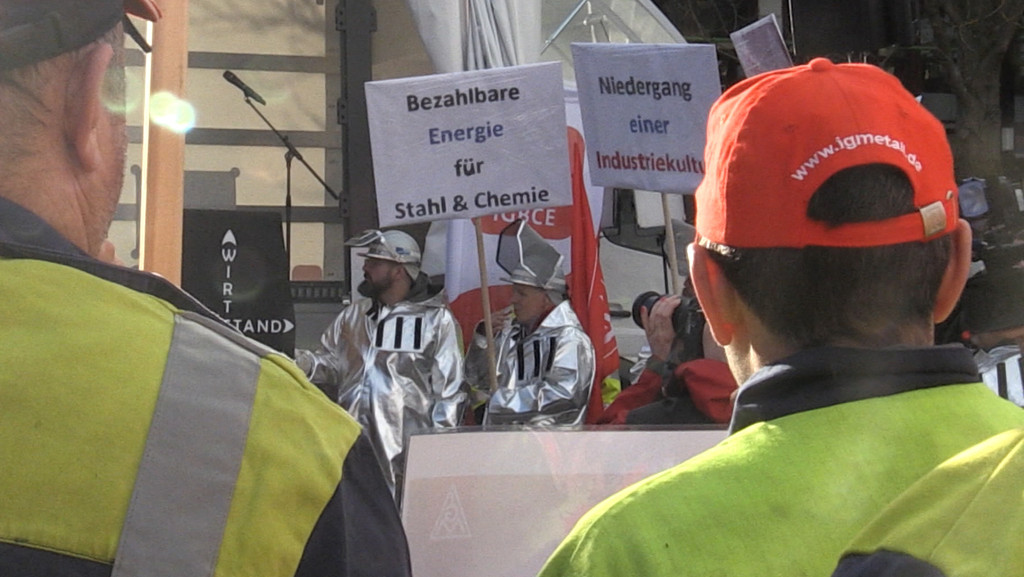 Demonstrierende in Meitingen