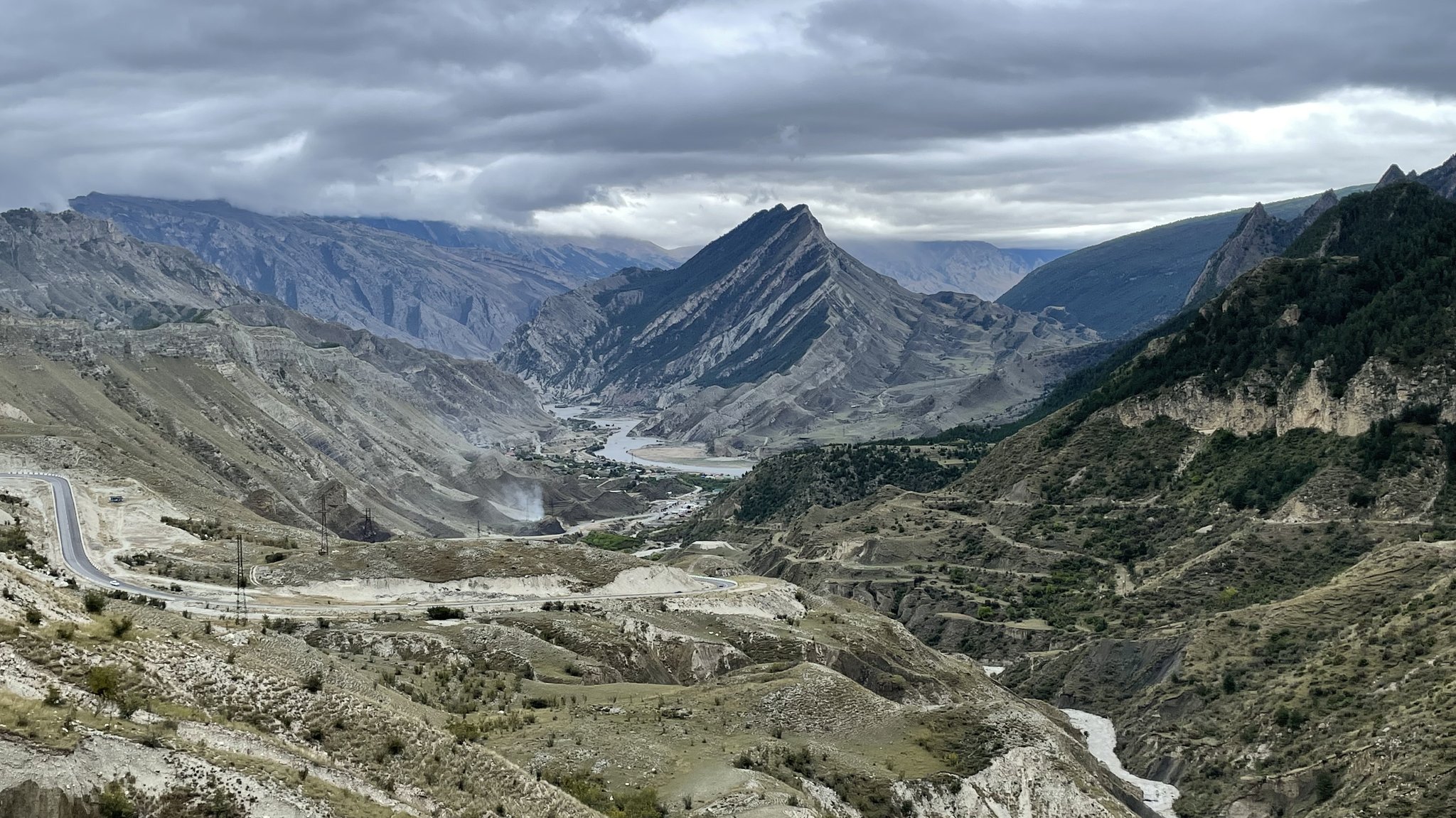 Gebirgslandschaft in der russischen Republik Dagestan.