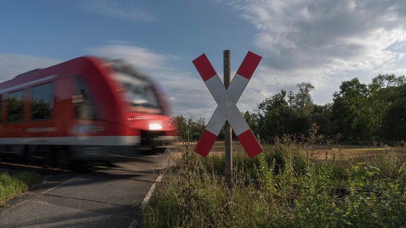 Unbeschrankter Bahnübergang in Bayern