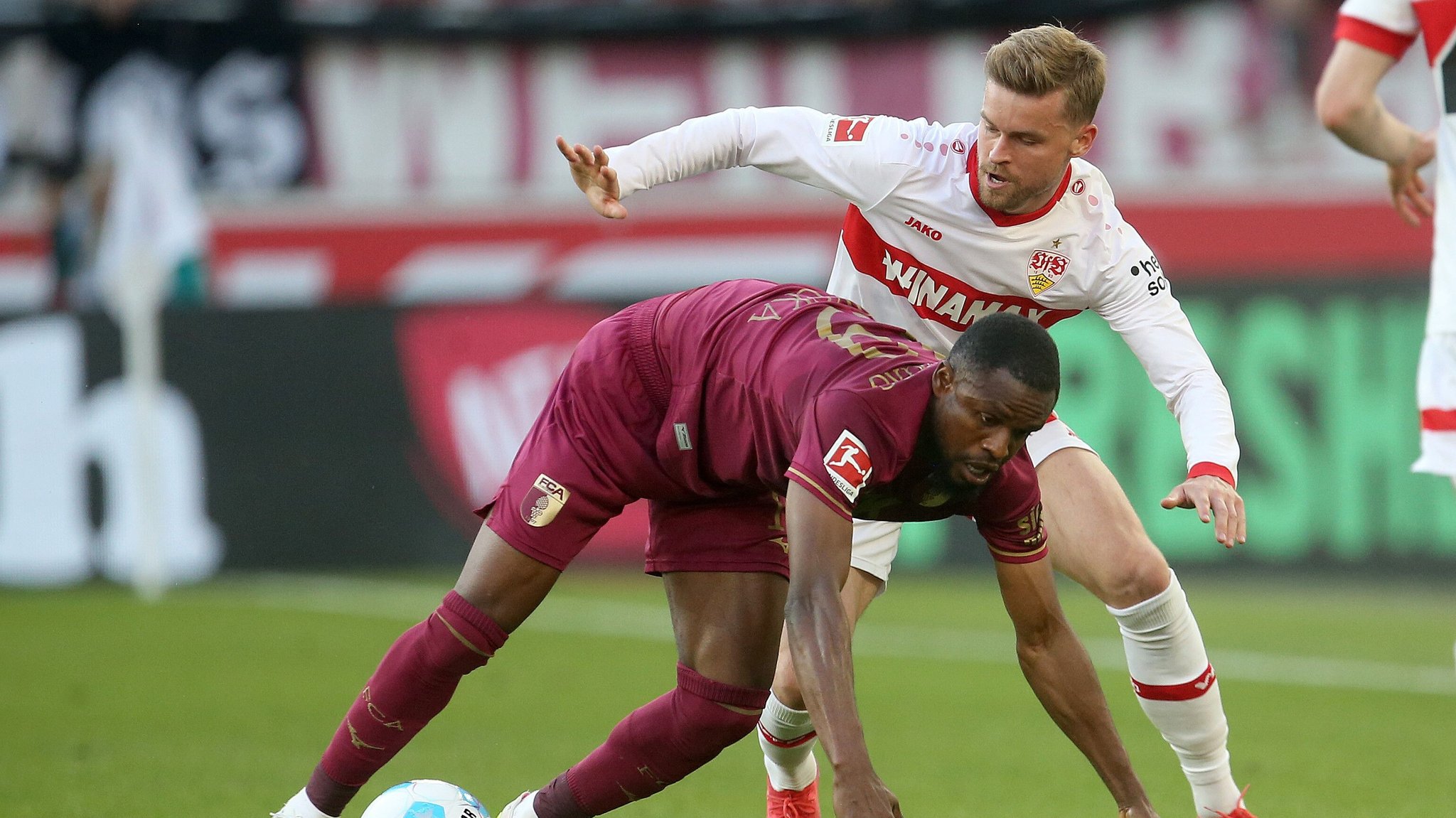 Spielszene VfB Suttgart - FC Augsburg | Bild: picture-alliance/dpa Spielszene VfB Suttgart - FC Augsburg