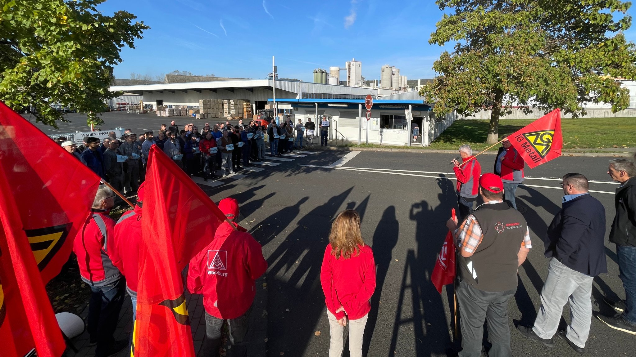 Stellenabbau bei Düker: Proteste in Karlstadt und Laufach