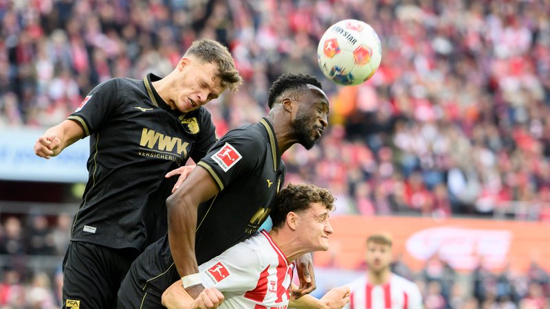 Spielszene 1. FC Köln - FC Augsburg | Bild: picture alliance / SVEN SIMON | Anke Waelischmiller/Sven Simon Spielszene 1. FC Köln - FC Augsburg
