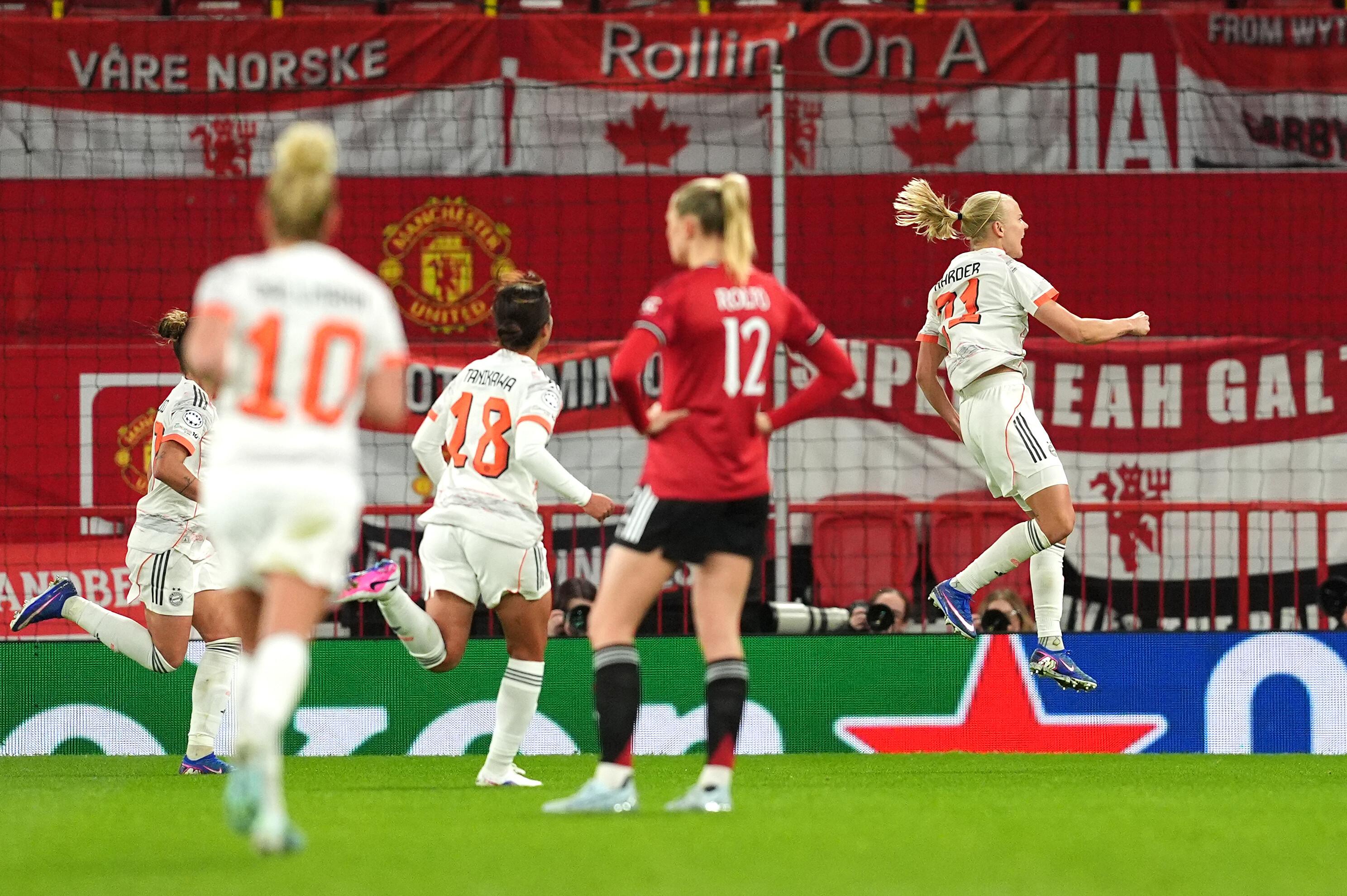 Pernille Harder jubelt