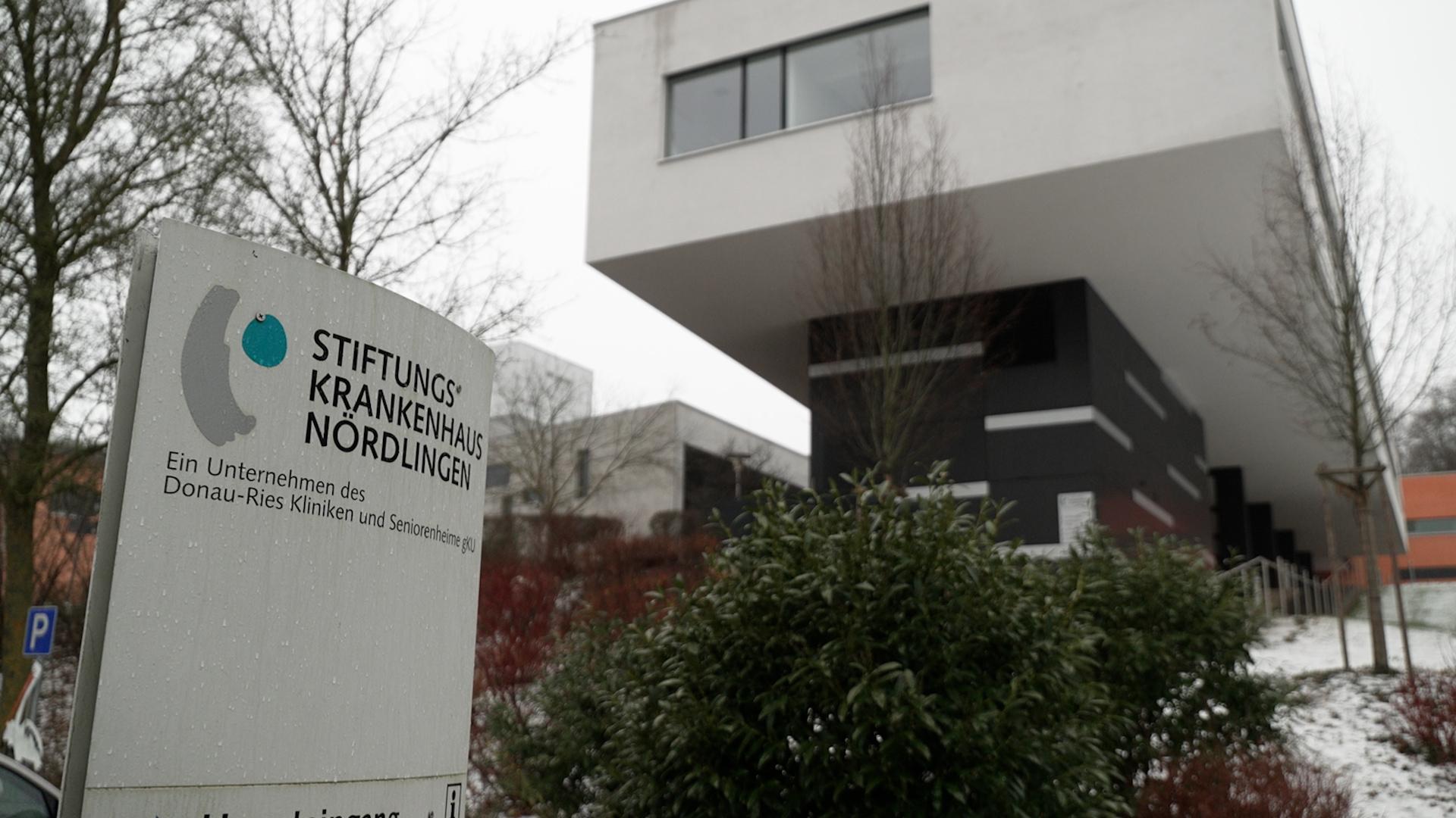 Schild: Stiftungskrankenhaus Nördlingen