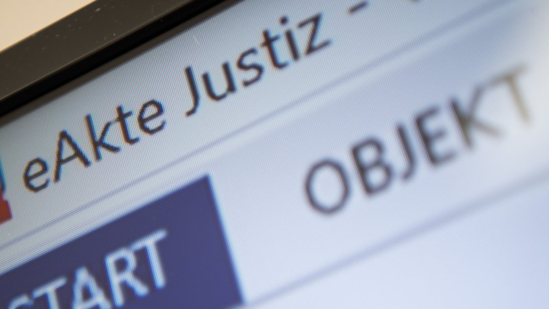 Bei der elektronischen Akte gibt es Probleme (Symbolbild) | Bild: pa/dpa/Sebastian Gollnow Bei der elektronischen Akte gibt es Probleme (Symbolbild)