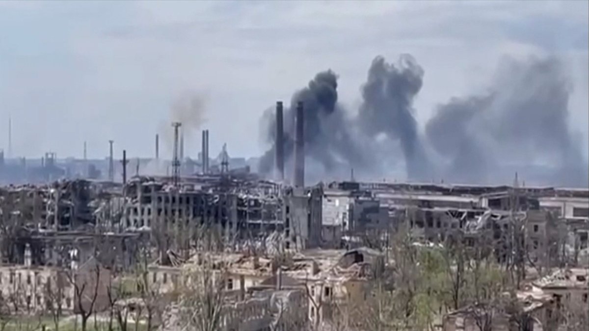 Russen stürmen Stahlwerk in Mariupol