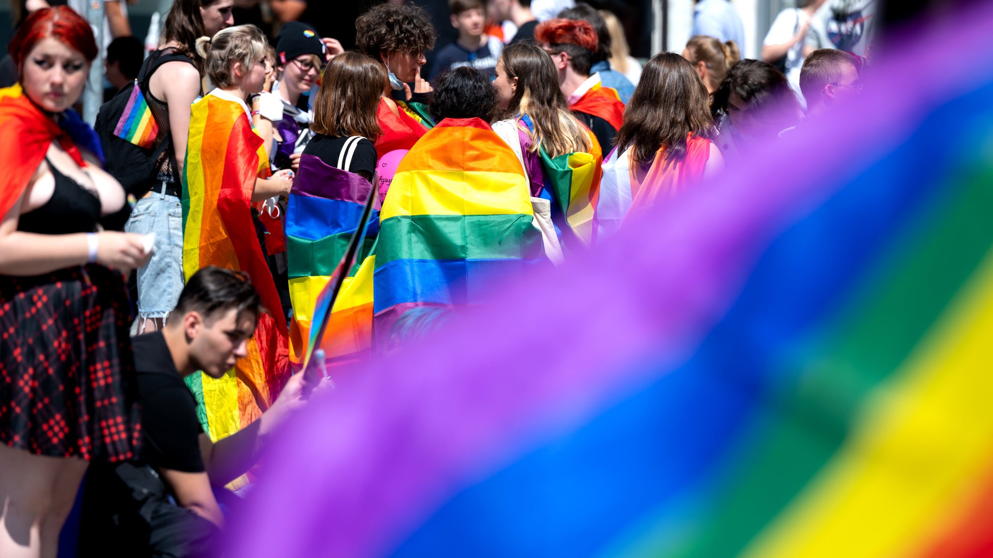 Zu sehen sind Teilnehmer der CSD-Parade 2021 in München. 