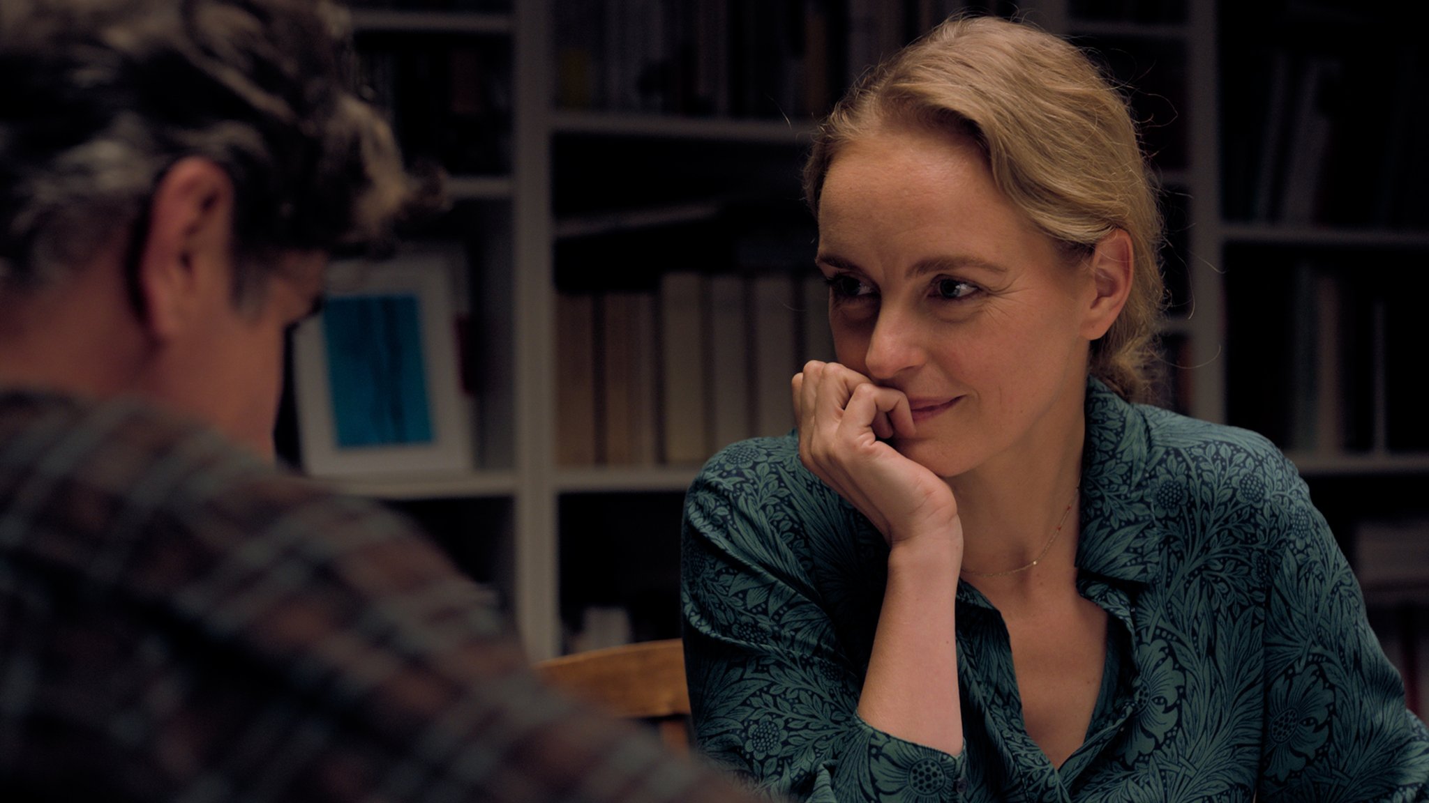 Nina Hoss als frustrierte Geigenlehrerin in "Das Vorspiel" (Filmszene)