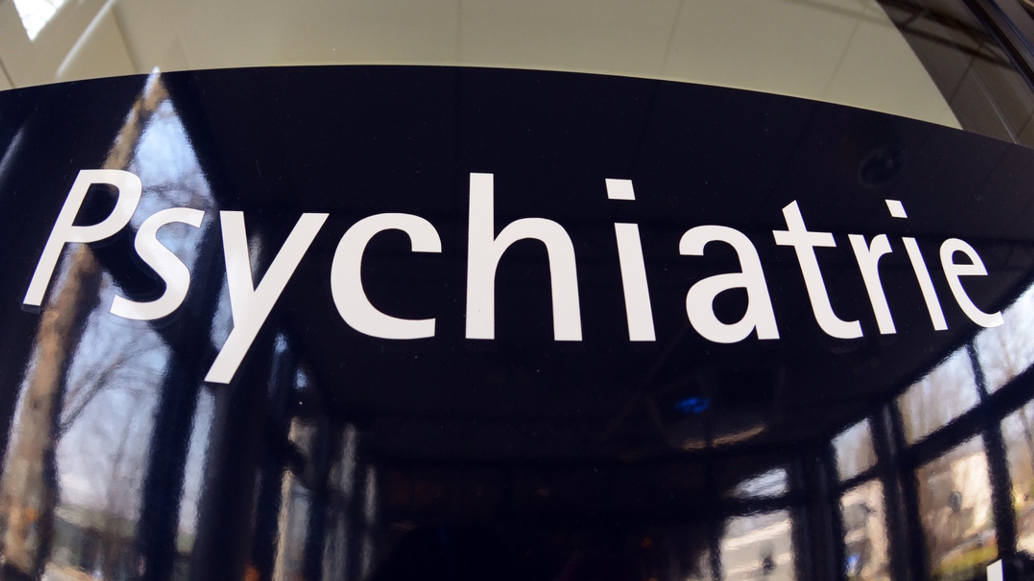 Flucht auf begleitetem Ausgang: Polizei sucht Psychiatriepatient