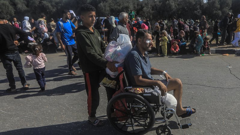 Palästinenser aus Gaza und anderen Teilen des nördlichen Gazastreifens fliehen in Richtung der südlichen Gebiete