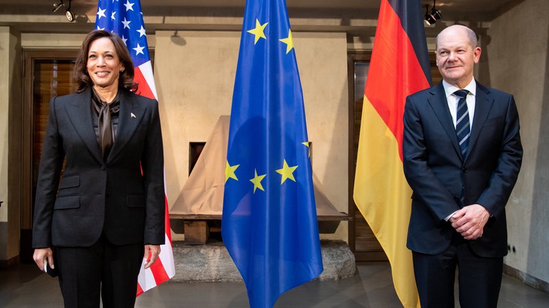 Kamala Harris und Olaf Scholz auf der Münchner Sicherheitskonferenz