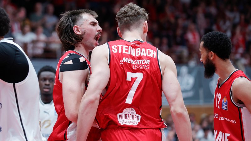 Würzburger Jubel | Bild: picture-alliance/dpa Würzburger Jubel