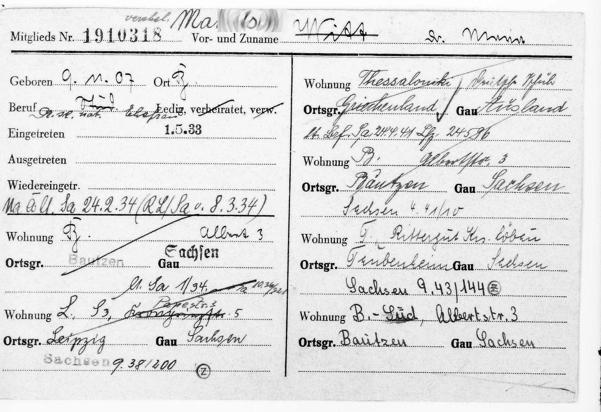 Karteikarte mit Eintragungen von mehreren Umzügen 