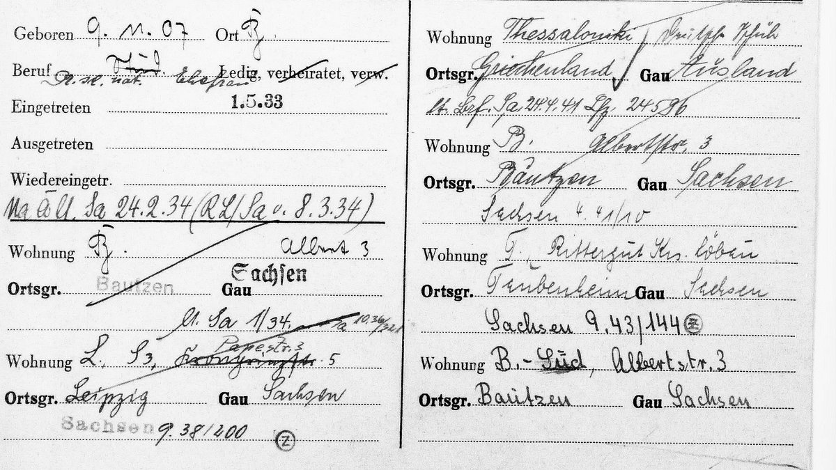 Karteikarte mit Eintragungen von mehreren Umzügen 