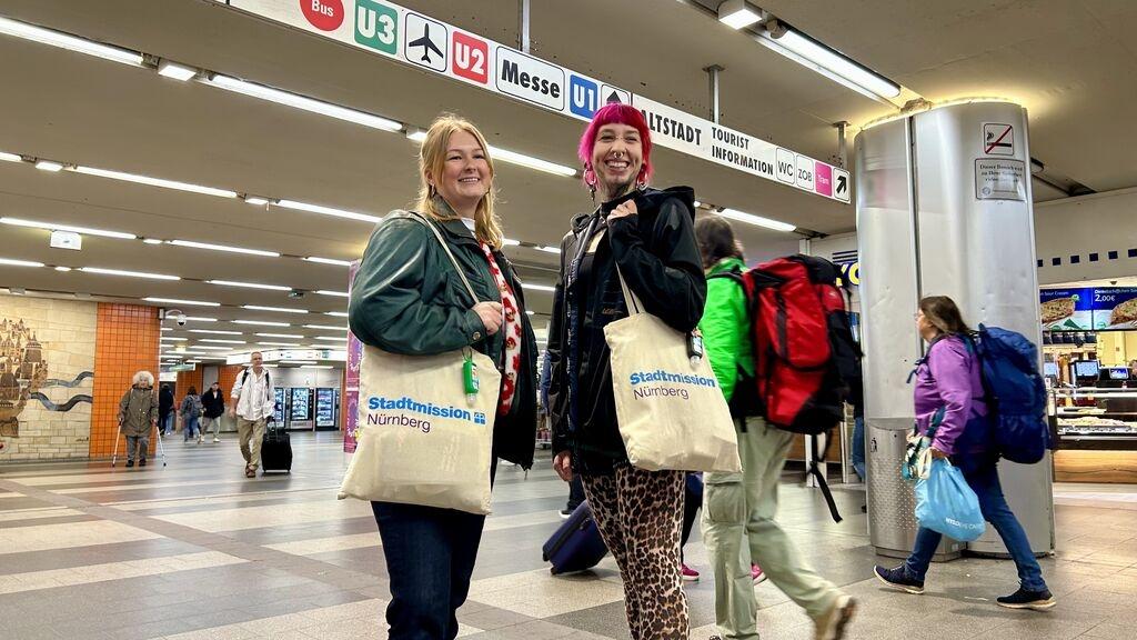 Streetworkerinnen  der Stadtmission am Nürnberger Hauptbahnhof