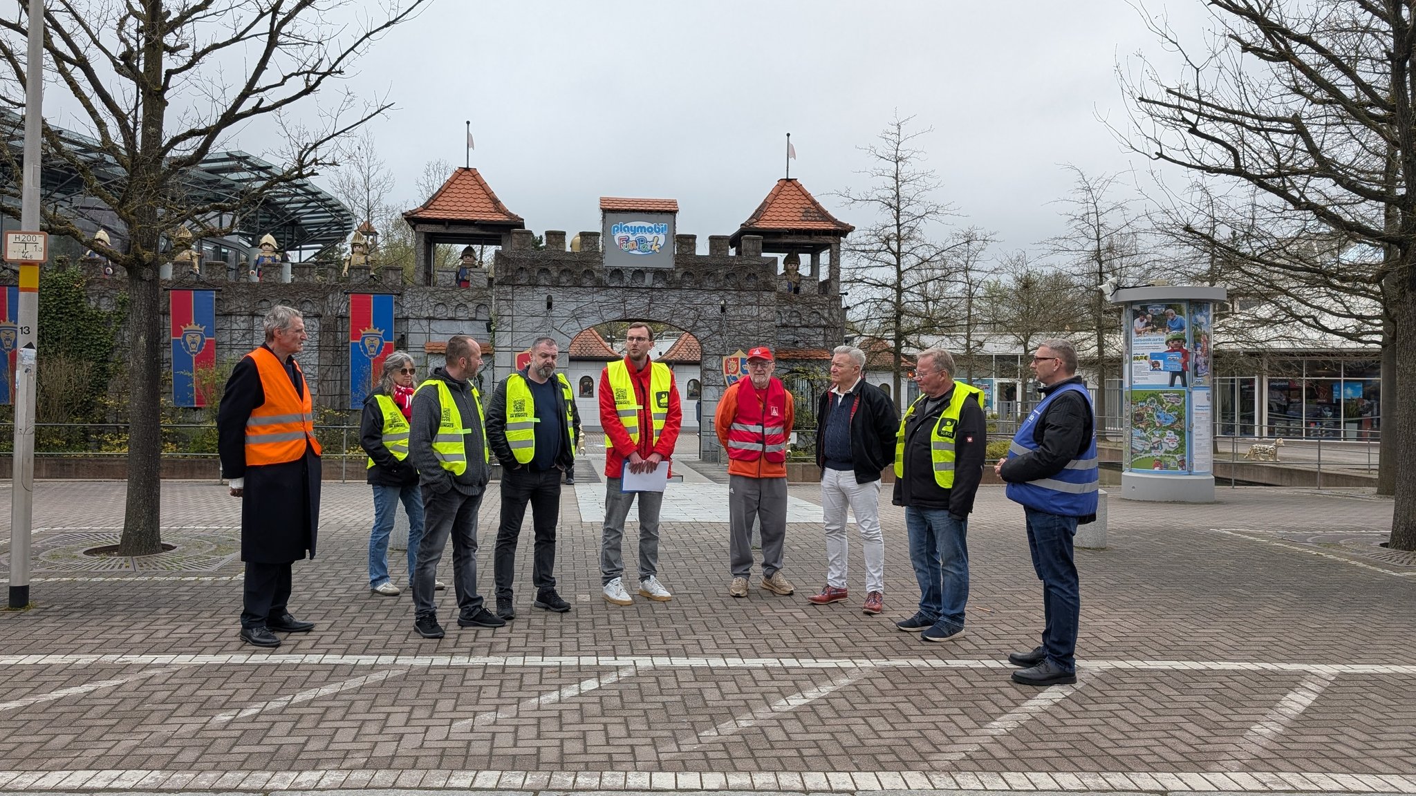 Protestaktion vor Playmobil-Zentrale