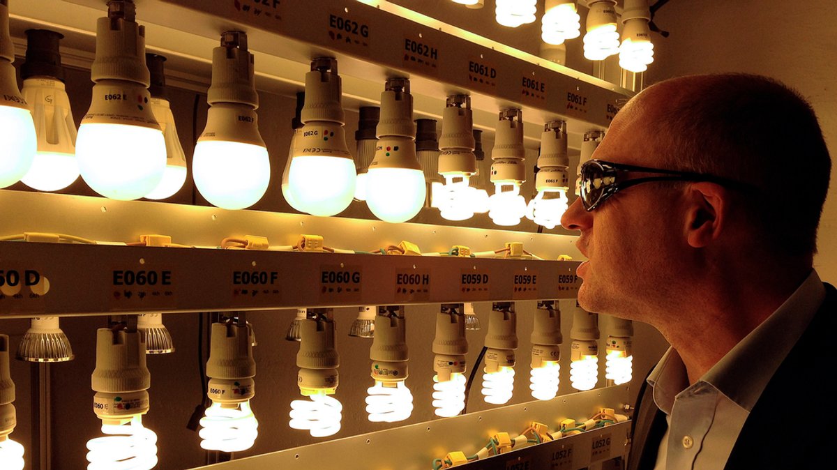 LED-Leuchten werden in einem Dauerversuch 6.000 Stunden lang getestet.