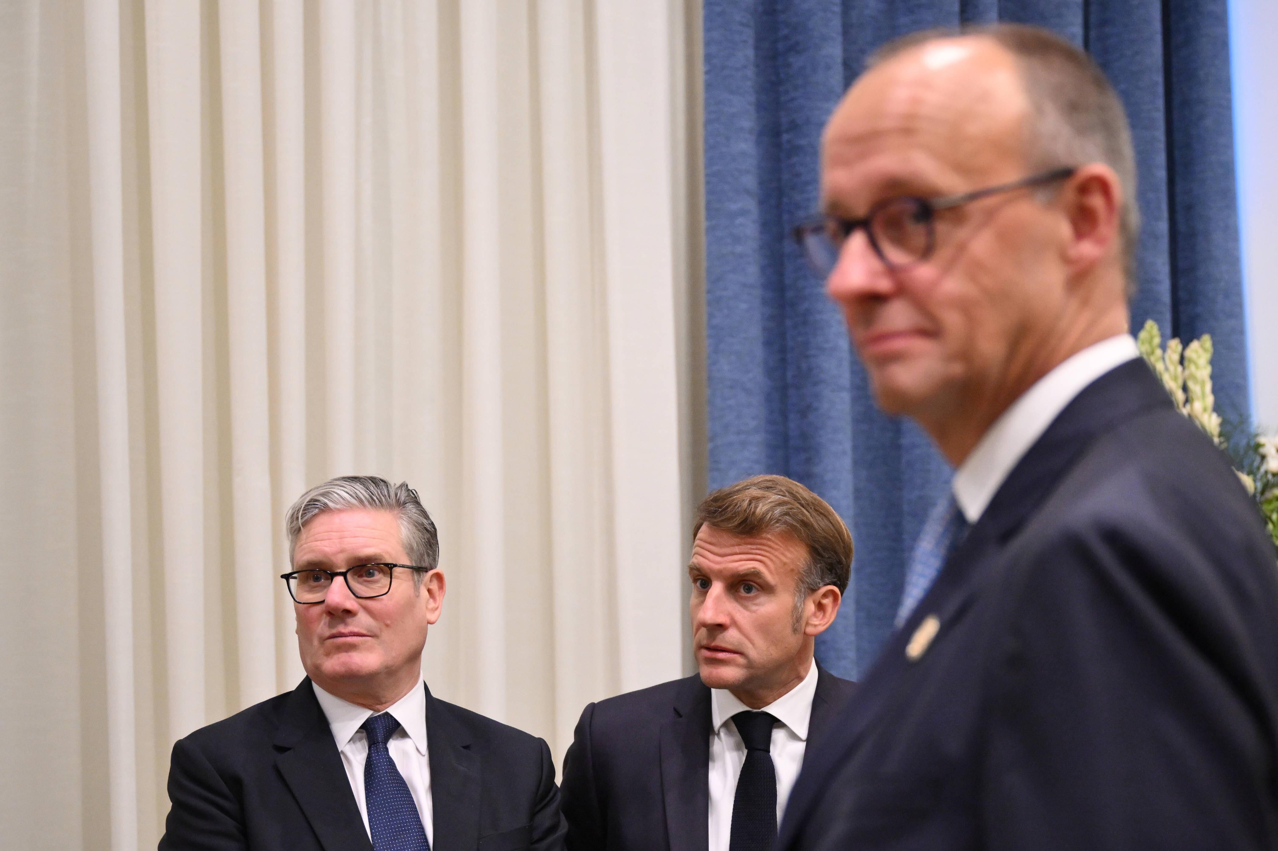 Der britische Premierminister Keir Starmer, der französische Präsident Emmanuel Macron und der deutsche Bundeskanzler Friedrich Merz am 13.10.25.