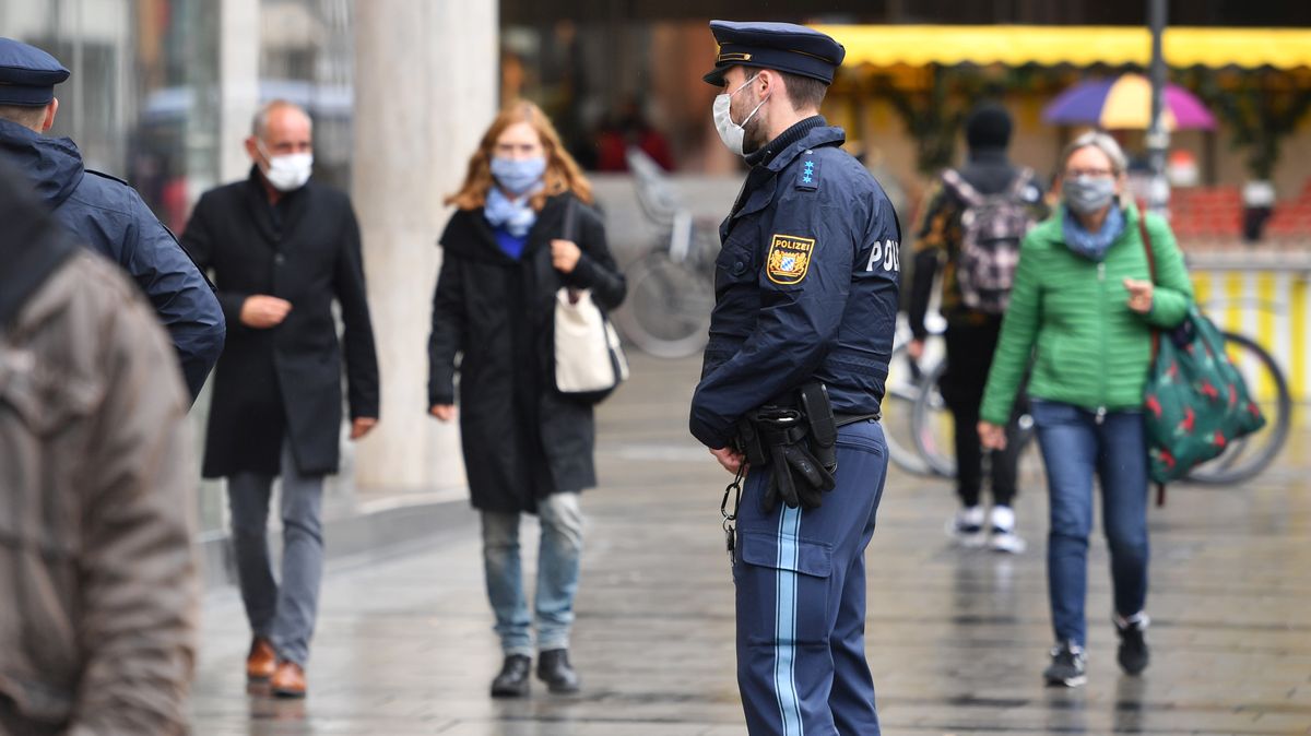 Demos In Munchen Gegen Corona Massnahmen Polizei Ist Vorbereitet Br24