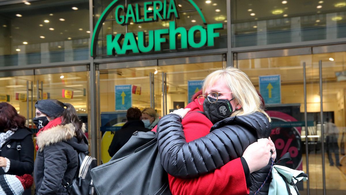 Mehr Als 40 Karstadt Kaufhof Filialen Schliessen Fur Immer Br24