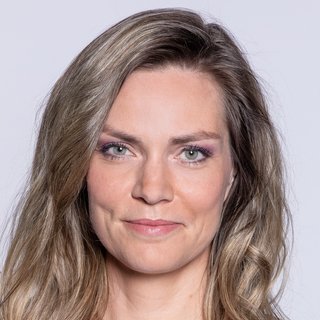 Julia Scharf Julia Scharf