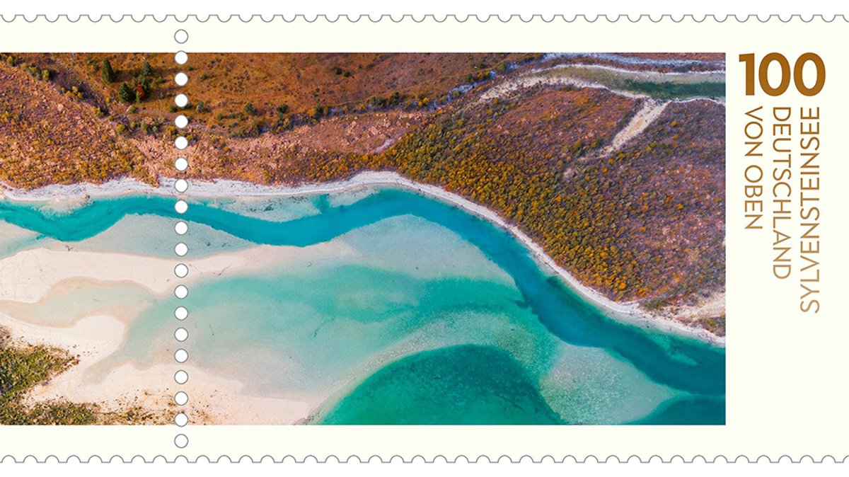 Die neue Doppel-Briefmarke vom Sylvensteinspeichersee macht Urlaubsgefühle.