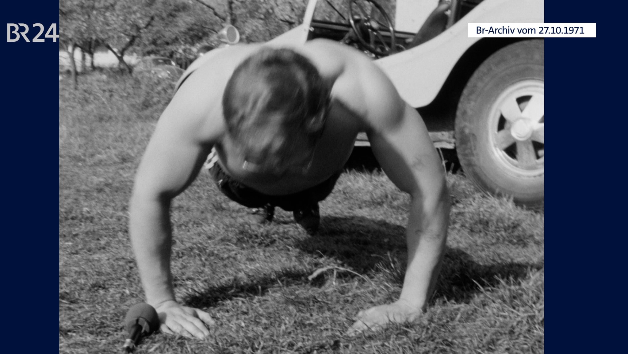Sepp Holmer beim Liegestütz