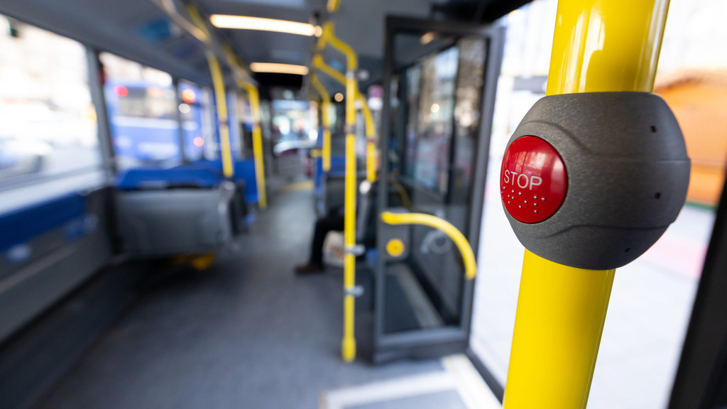 Blick in einen Bus. | Bild: dpa-Bildfunk/Sven Hoppe Blick in einen Bus.