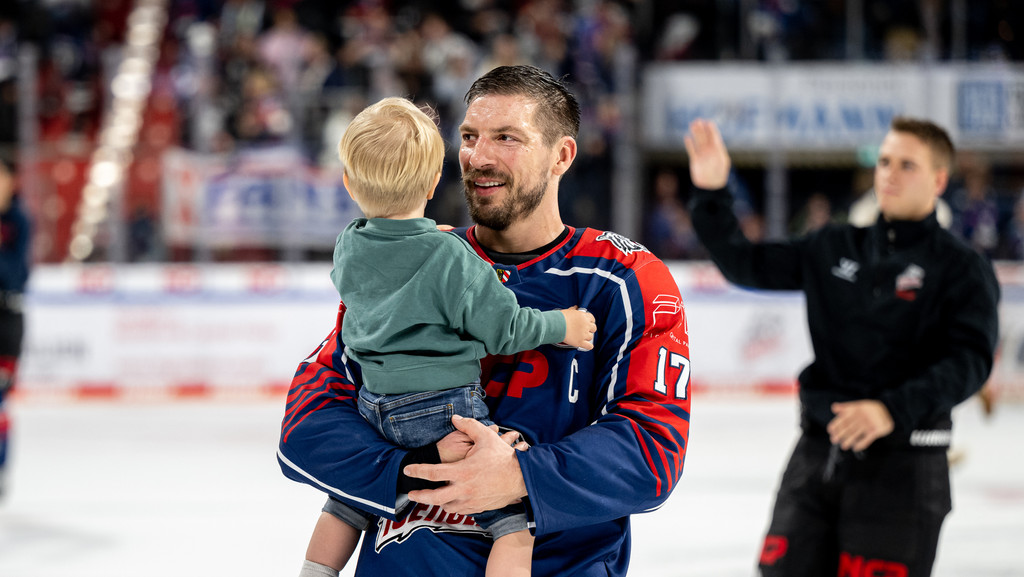 Eishockeyspieler Patrick Reimer und Sohn