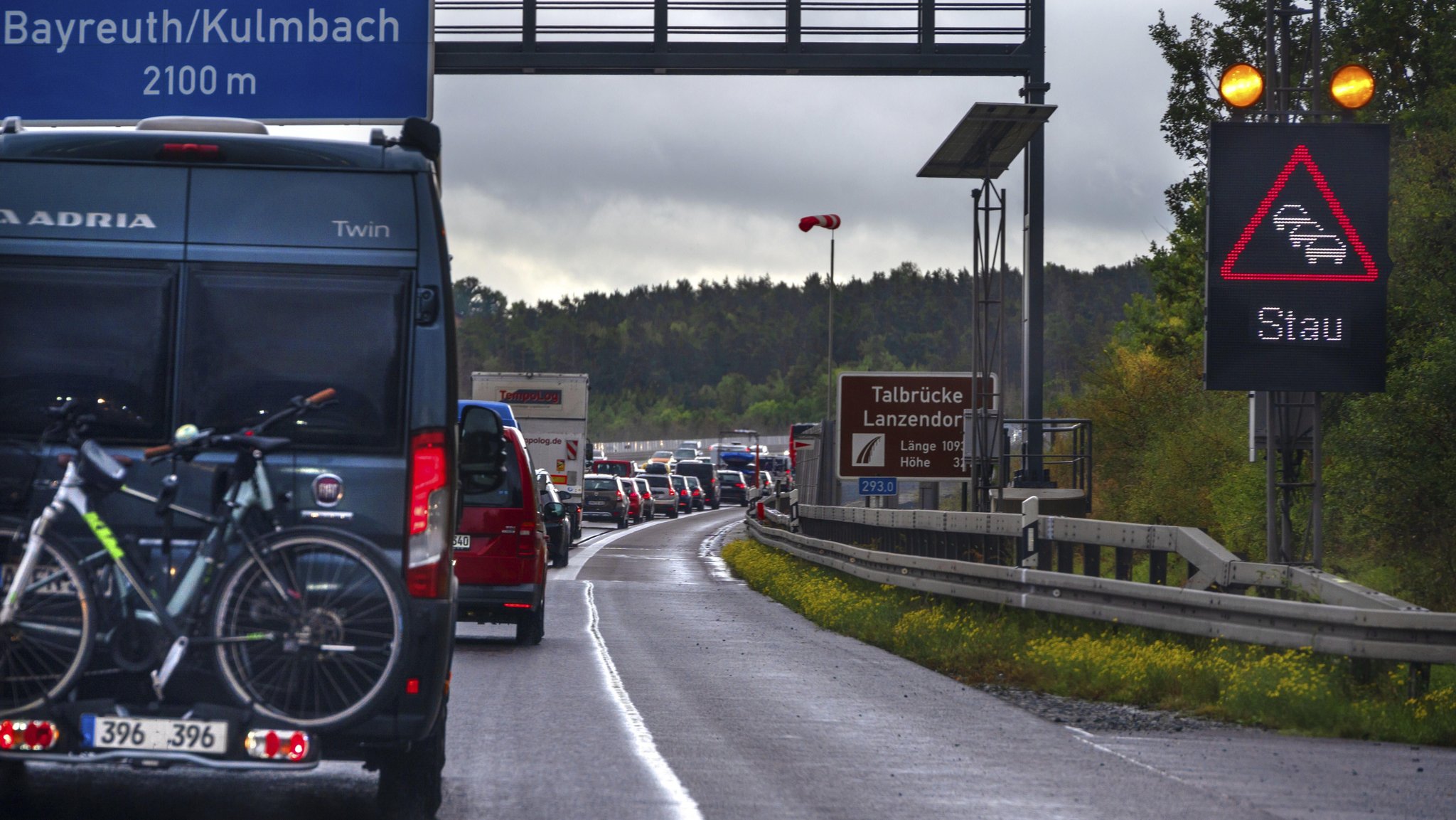 Stau auf der Autobahn A9 bei Hof 