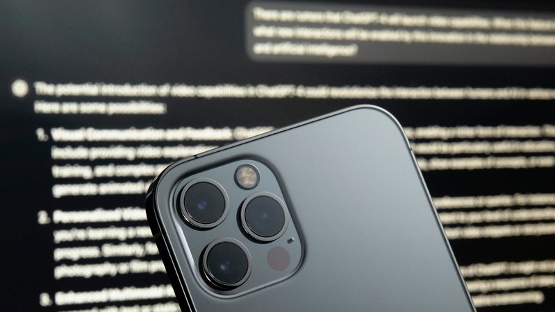 KI-Sprachmodelle sind erstaunlich gut darin, die Persönlichkeit von Menschen zu analysieren. | Bild: picture alliance / NurPhoto | Matteo Della Torre KI-Sprachmodelle sind erstaunlich gut darin, die Persönlichkeit von Menschen zu analysieren.