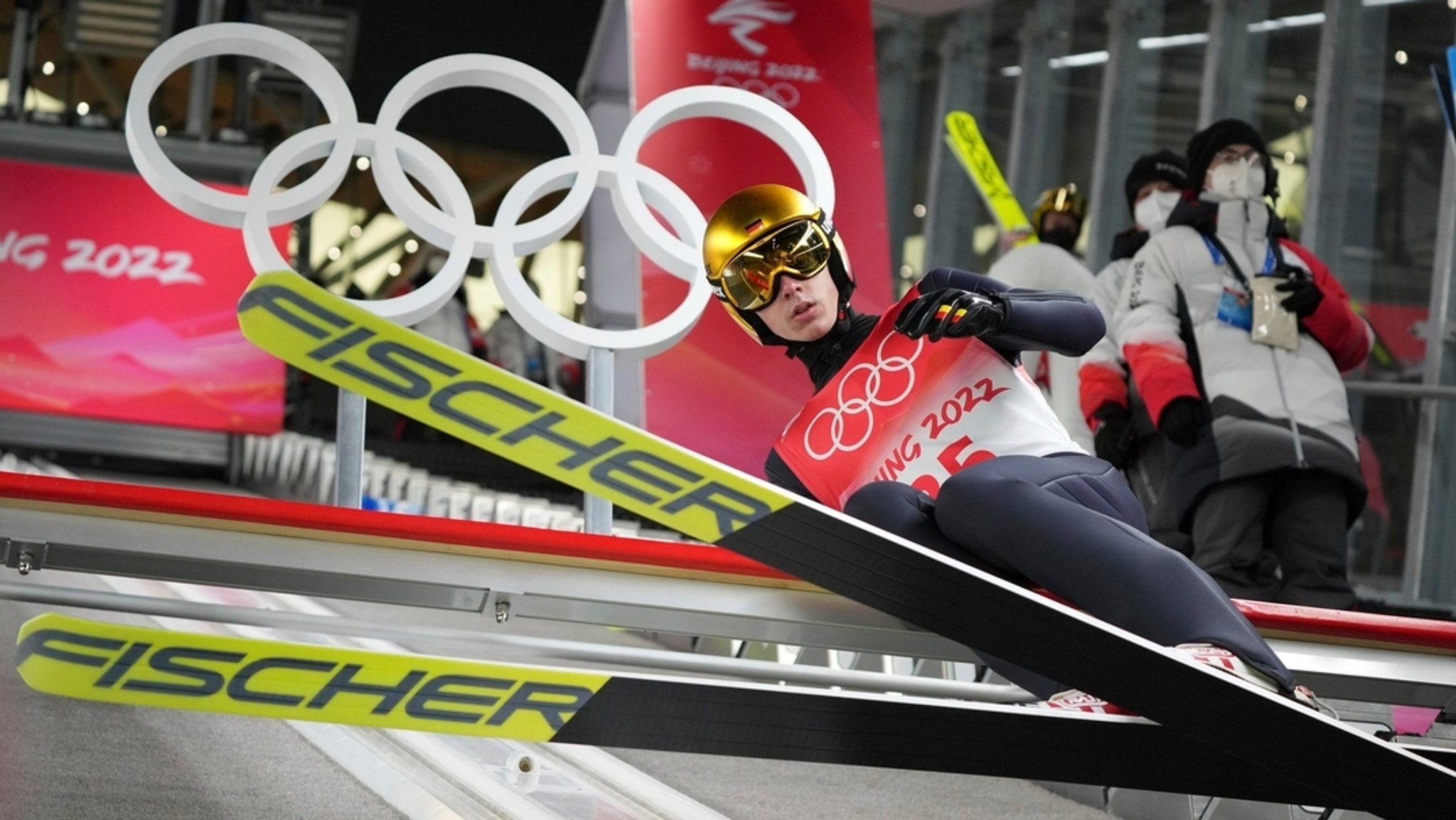 Constantin Schmid vor seinem Sprung in Peking