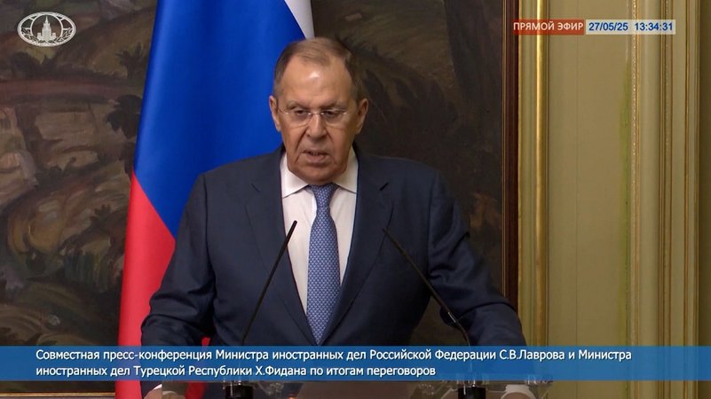 Russlands Außenminister Lawrow kritisierte Bundeskanzler Merz wegen seiner Äußerung zu Reichweiten von Waffen | Bild: Bayerischer Rundfunk 2025 Russlands Außenminister Lawrow kritisierte Bundeskanzler Merz wegen seiner Äußerung zu Reichweiten von Waffen