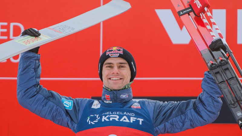 Kombinierer Vinzenz Geiger in Oslo auf dem Podest | Bild: picture-alliance/dpa Kombinierer Vinzenz Geiger in Oslo auf dem Podest