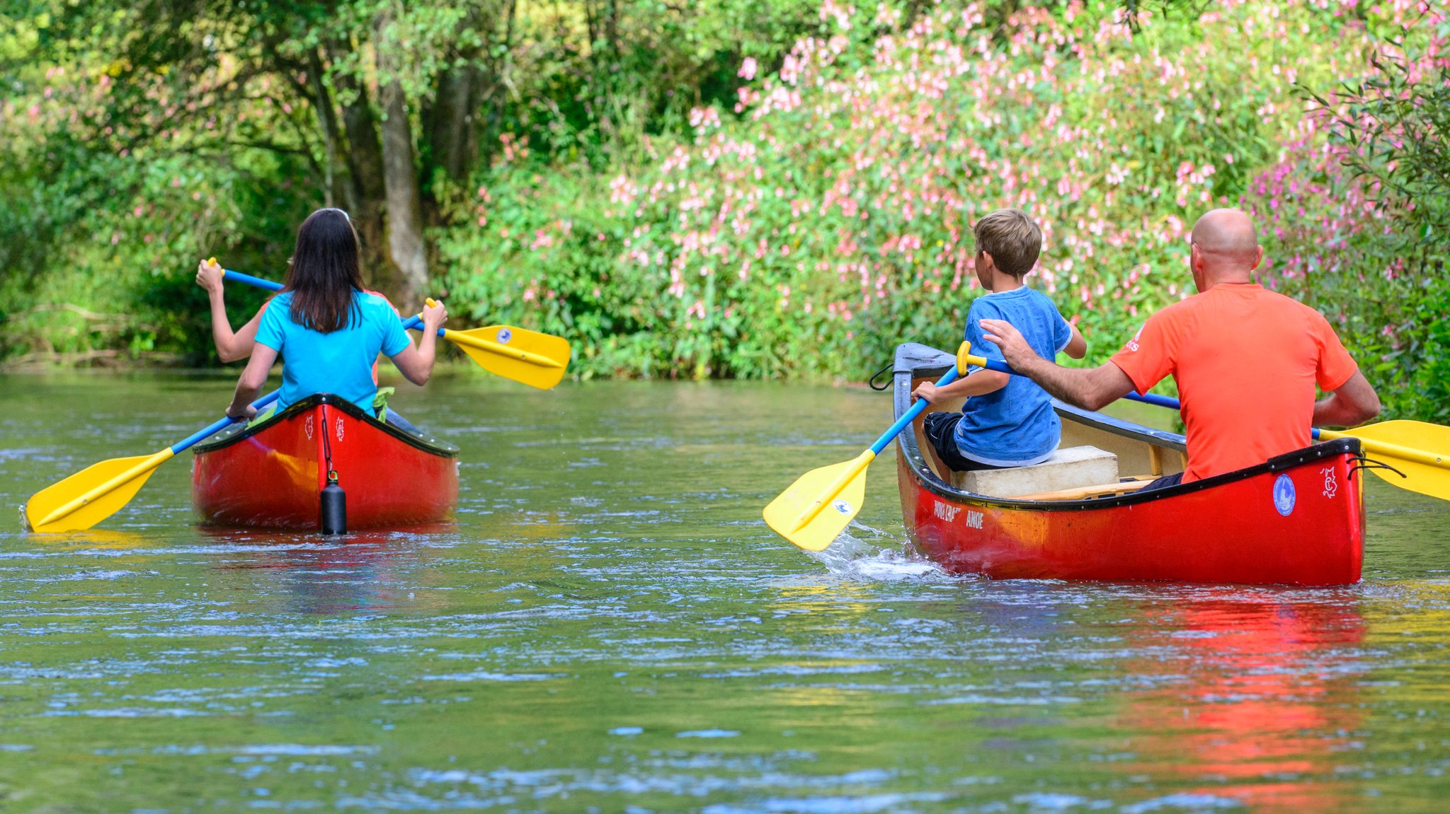 Kanufahrer im Sommer auf der Pegnitz