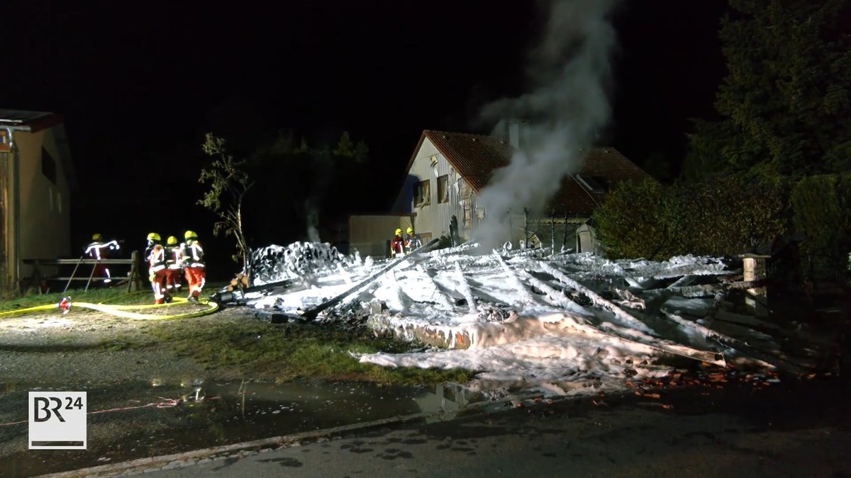 Maschinenhalle bei Neustadt a.d. Aisch komplett abgebrannt
