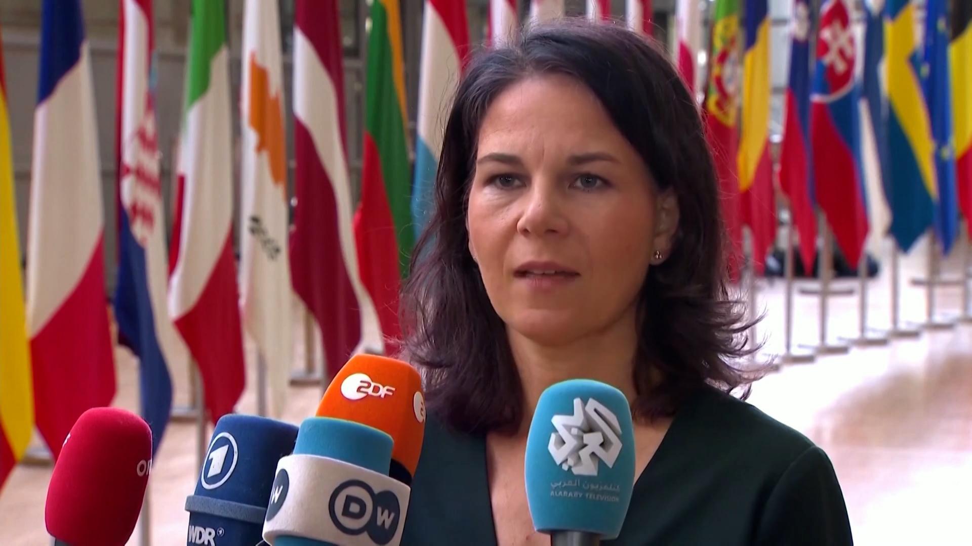 Baerbock dringt auf neue Sanktionen