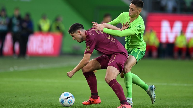 Spielszene VfL Wolfsburg - FC Augsburg | Bild: picture-alliance/dpa Spielszene VfL Wolfsburg - FC Augsburg